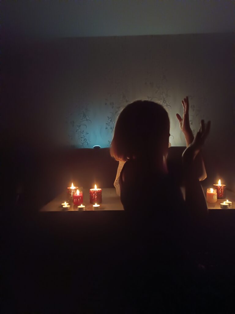 ezoteryczna przestrzeń Wróżki Lethy – świece i karty tarota